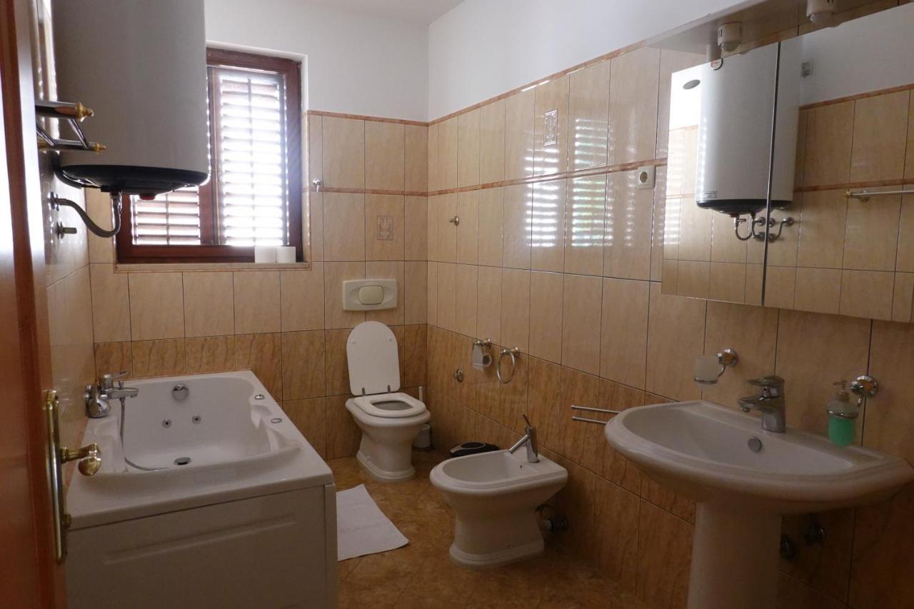 Flora Apartman *