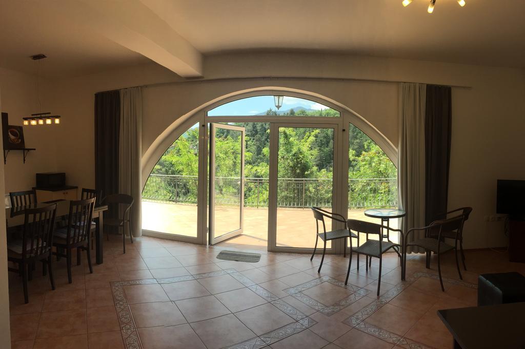 Flora Apartman